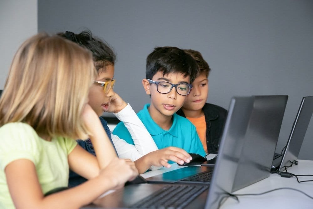 12 cara membatasi screen time di sekolah 1